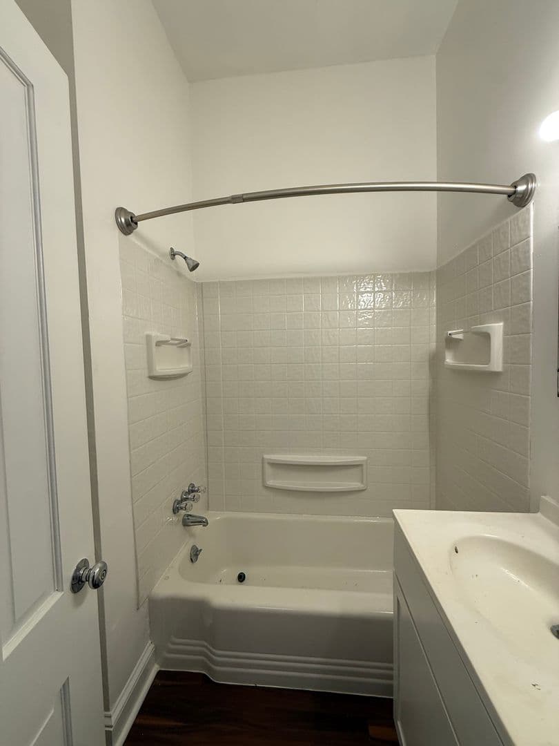 Carlisle Apartment: 242 S Hanover St