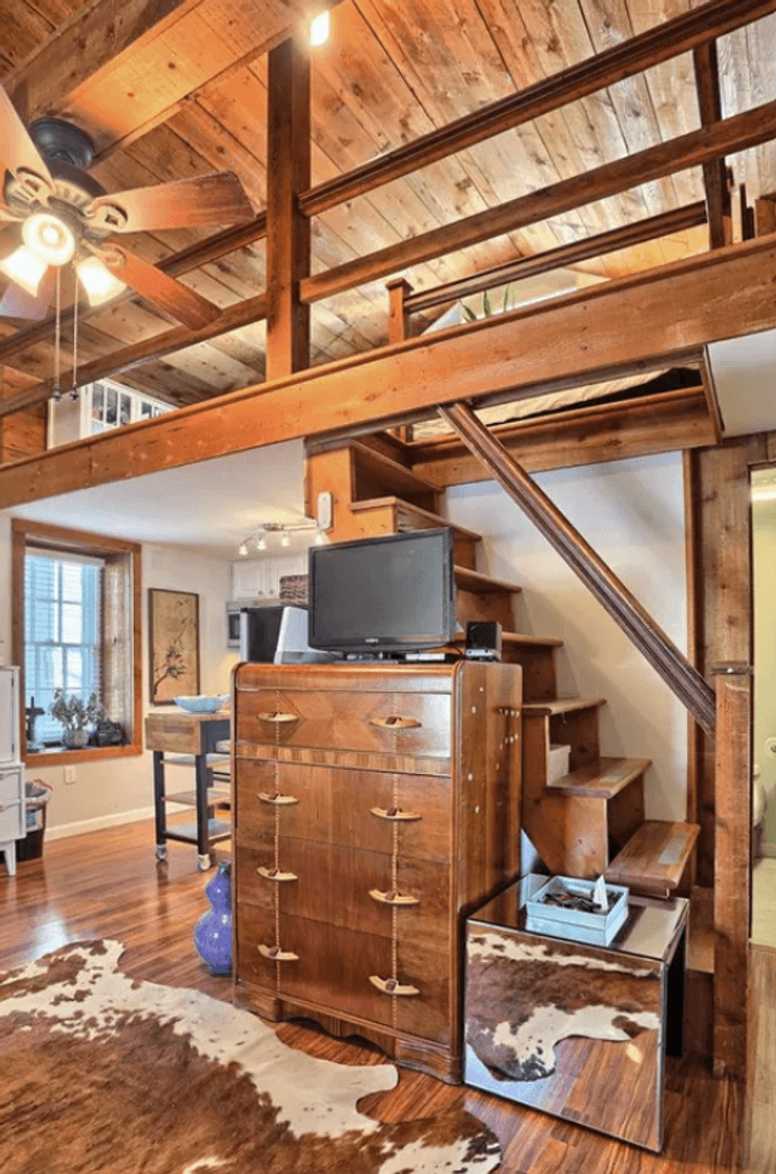 Carlisle House: 116 Dickinson Ave