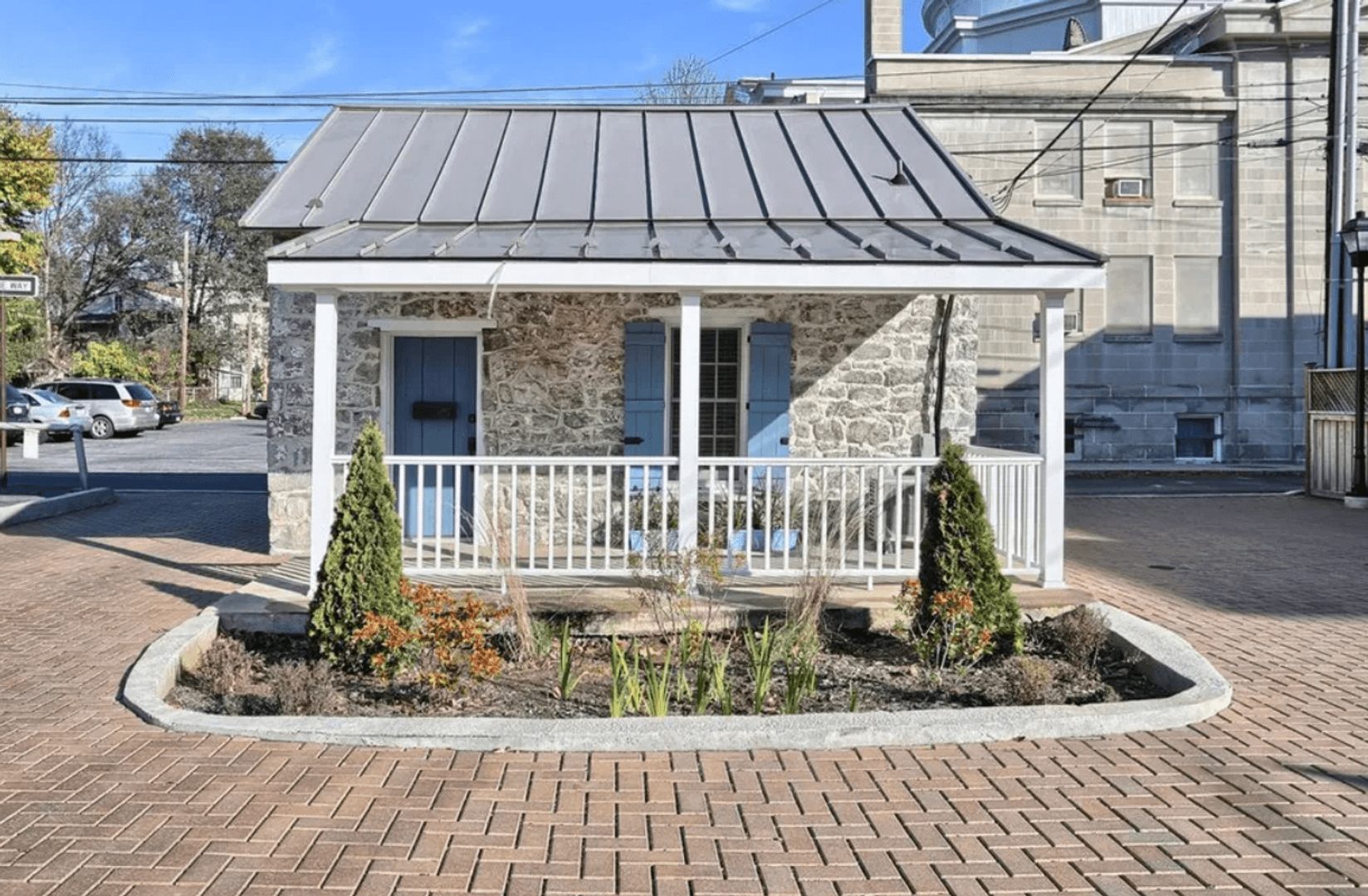 Carlisle House: 116 Dickinson Ave