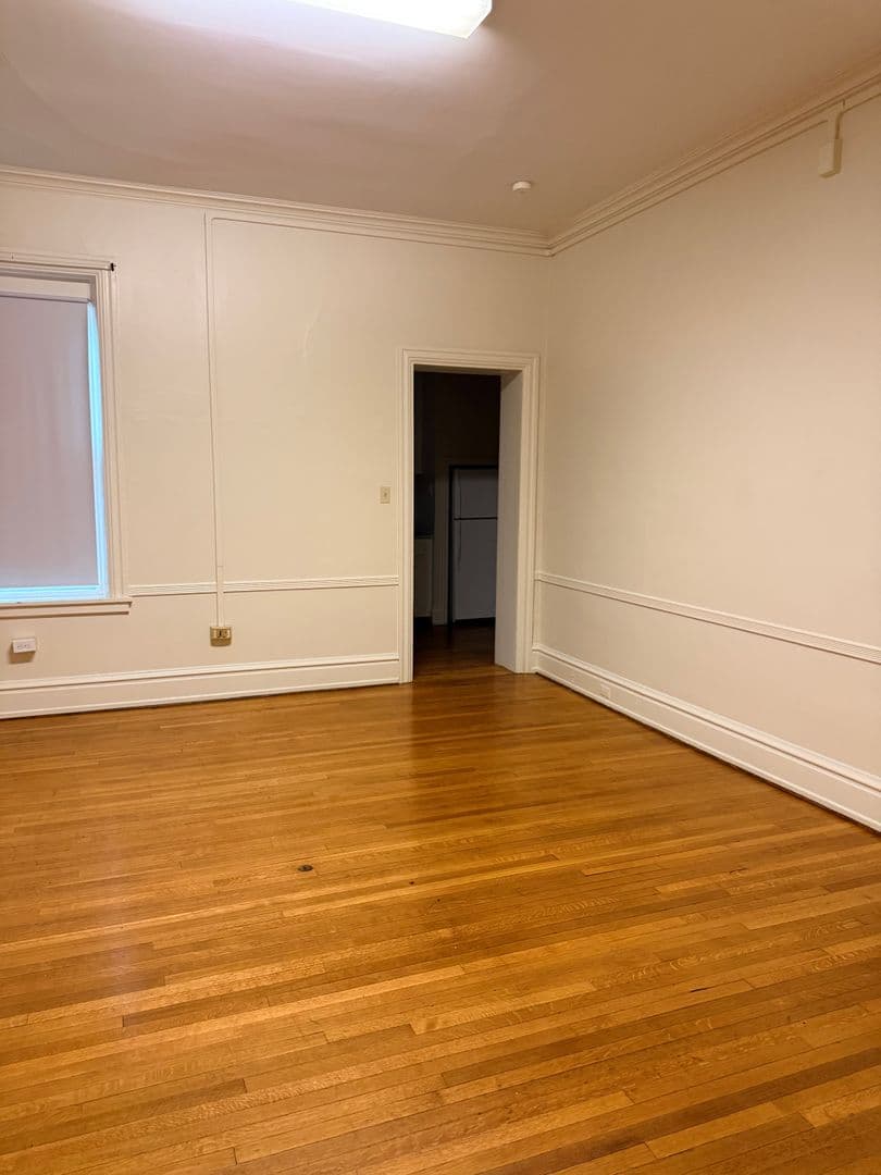 Carlisle Apartment: 150 W Louther St