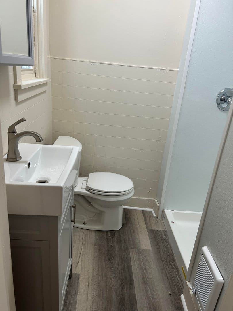 Middletown Apartment: 214 Catherine Street