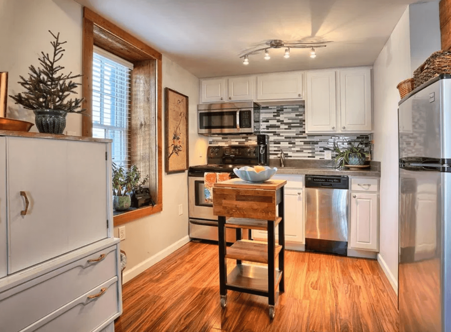 Carlisle House: 116 Dickinson Ave