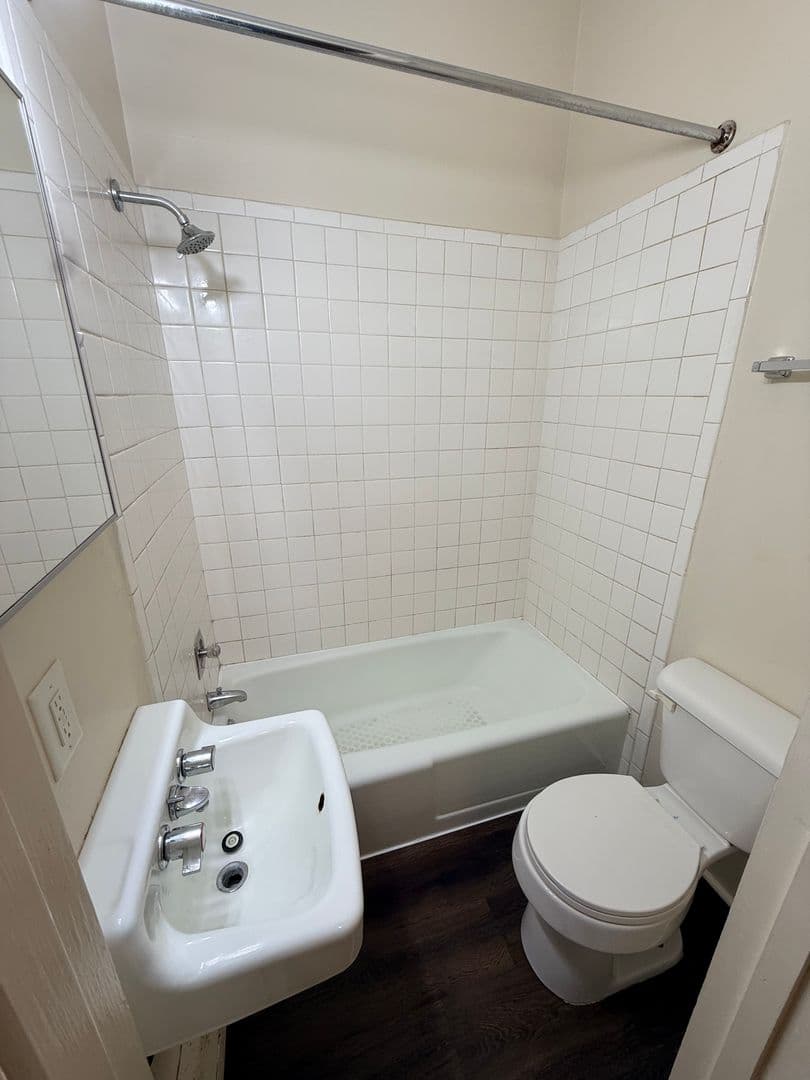 Carlisle Apartment: 150 W Louther St