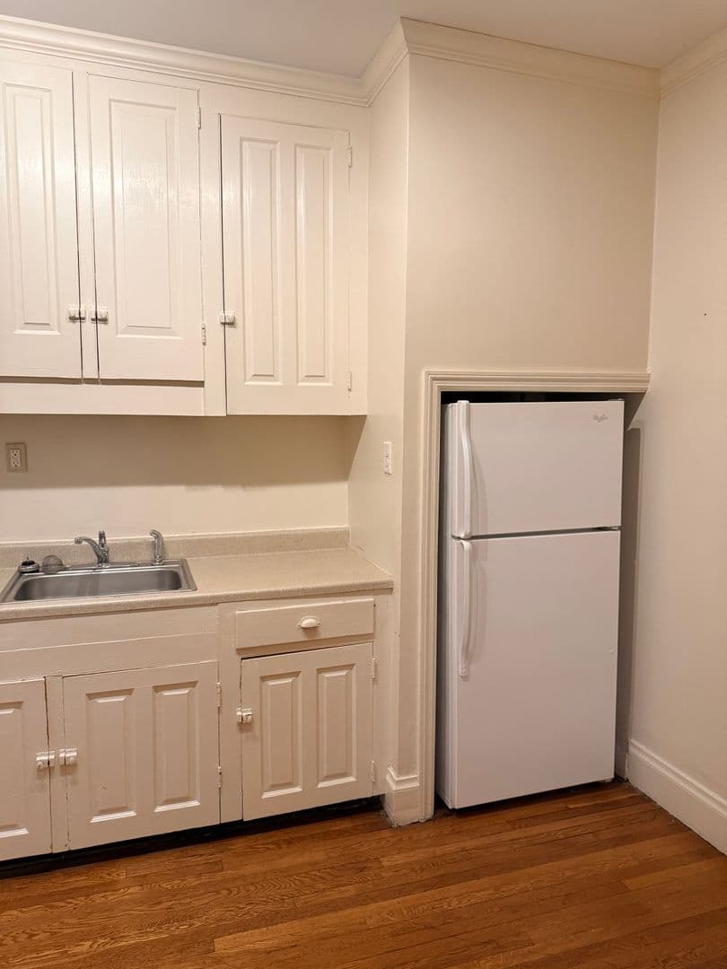 Carlisle Apartment: 150 W Louther St