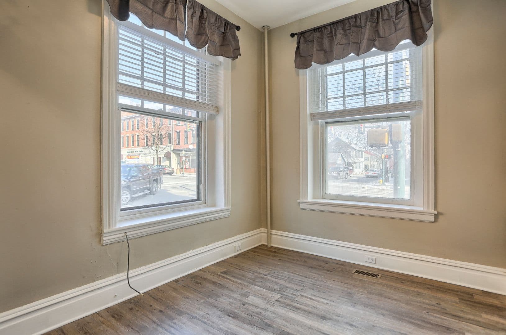 Carlisle Apartment: 102 S Hanover St