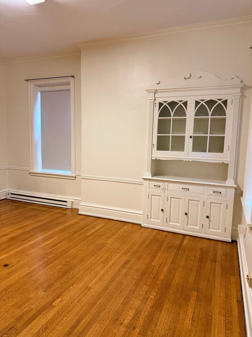 Carlisle Apartment: 150 W Louther St