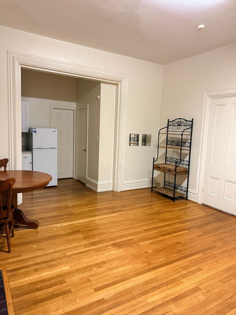 Carlisle Apartment: 150 W Louther St
