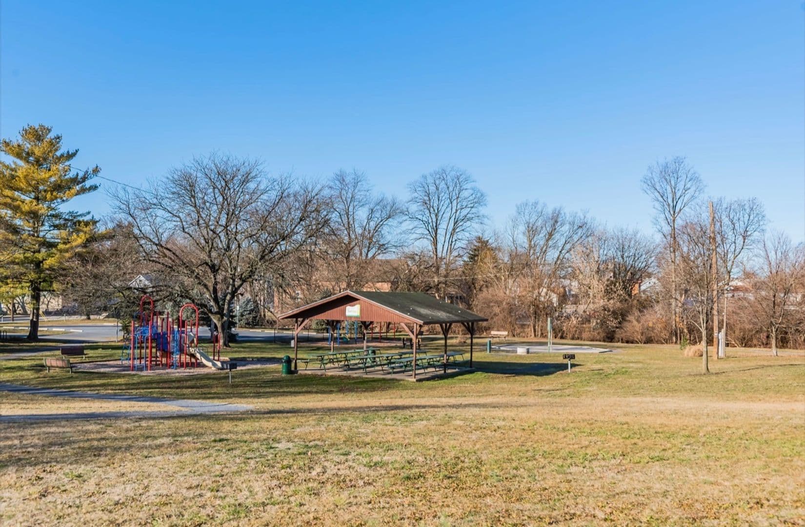 Carlisle House: 26 Parkview Dr