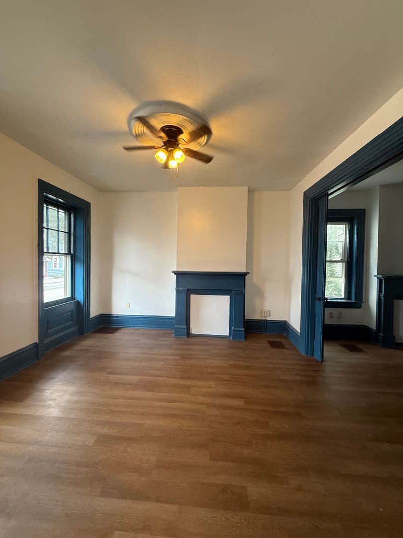 Carlisle House: 112 E North Street