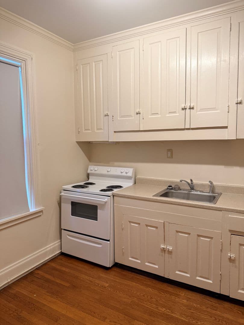 Carlisle Apartment: 150 W Louther St
