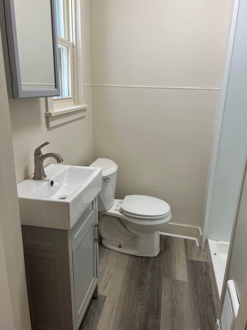 Middletown Apartment: 214 Catherine Street
