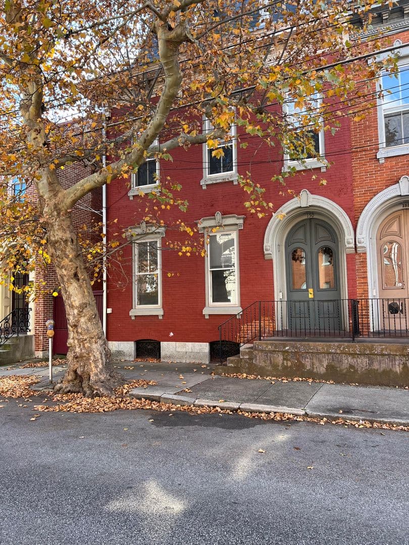 Carlisle Apartment: 150 W Louther St