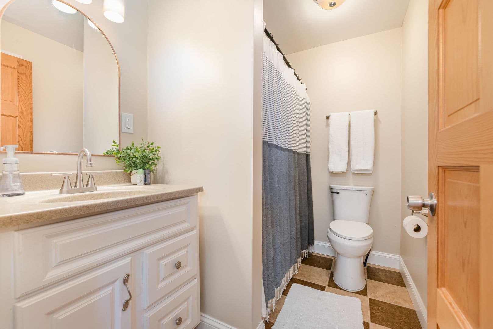 Carlisle Apartment: 32 W High St