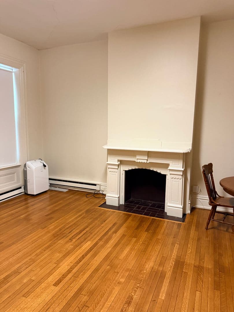Carlisle Apartment: 150 W Louther St