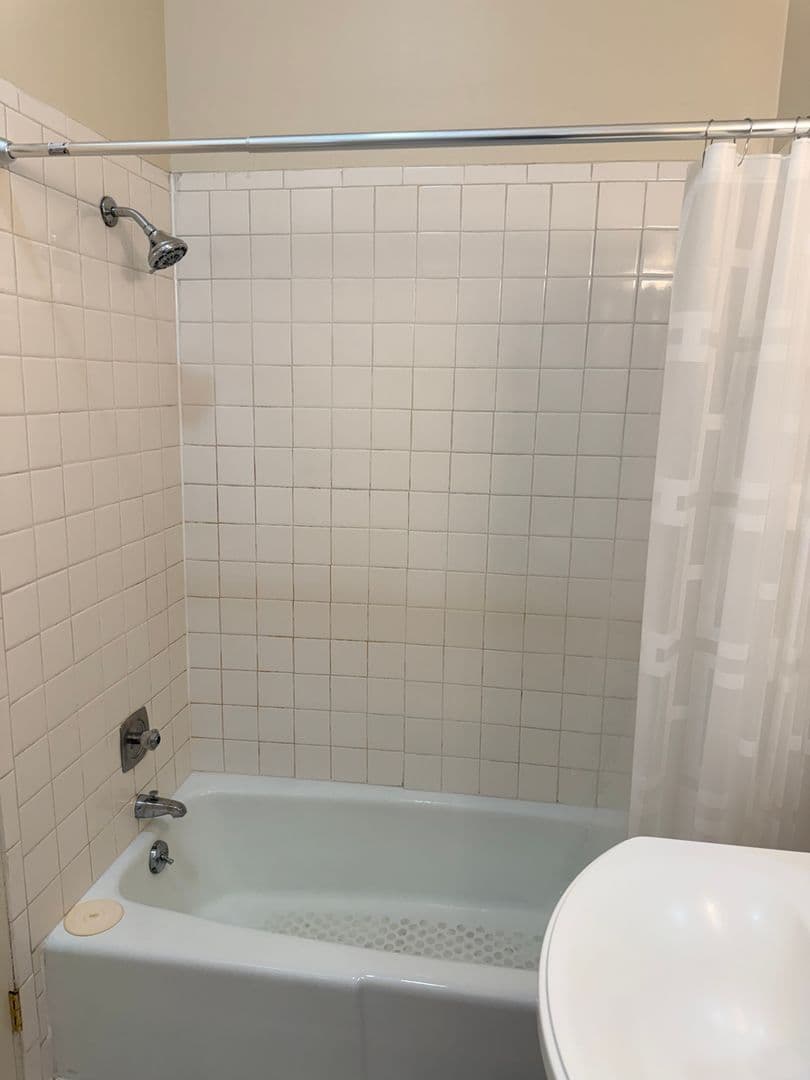 Carlisle Apartment: 150 W Louther St