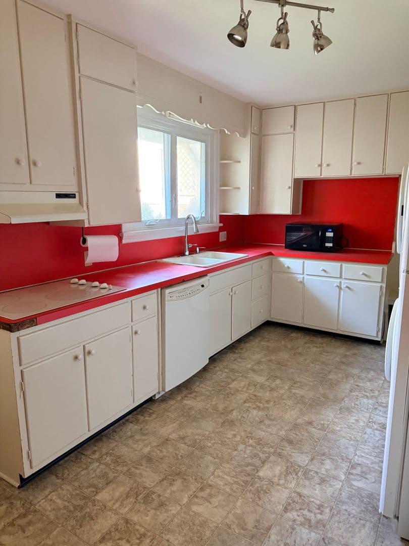 Carlisle Apartment: 148 W High St