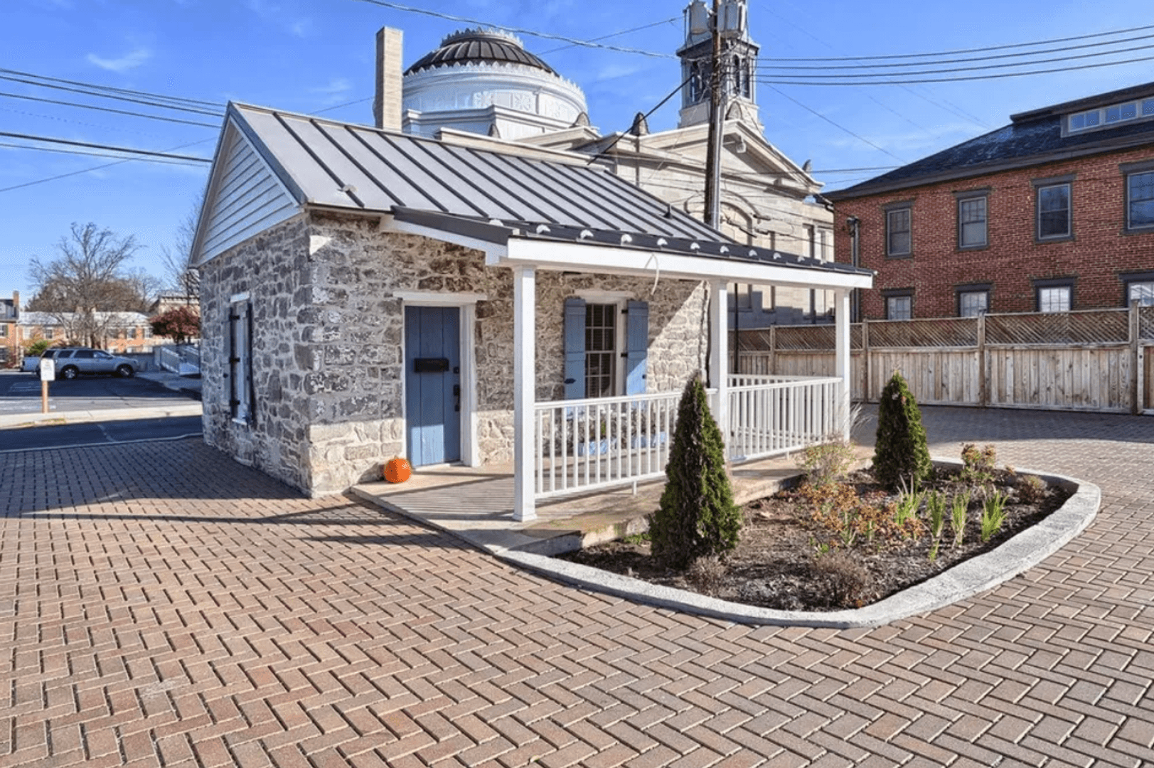 Carlisle House: 116 Dickinson Ave