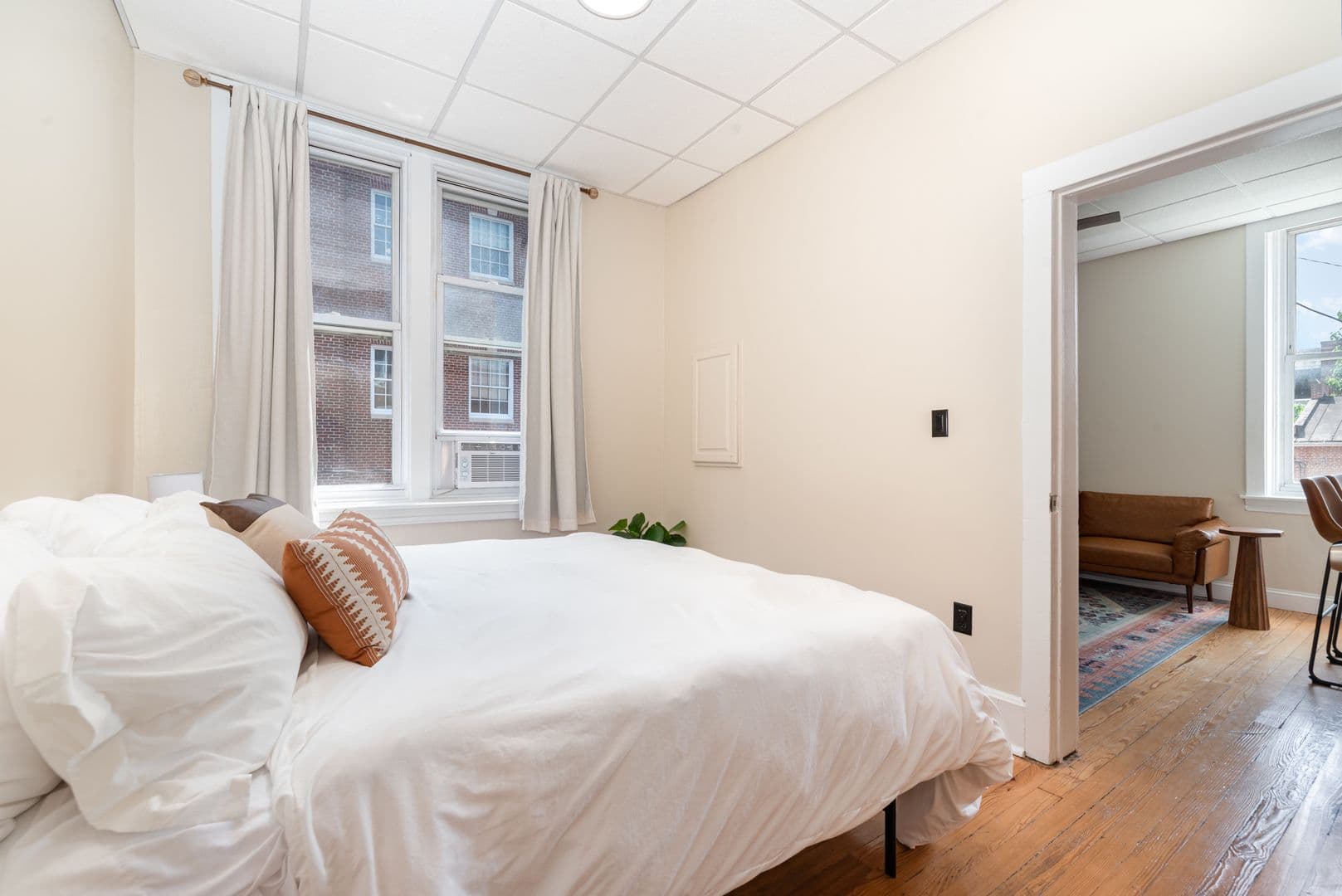 Carlisle Apartment: 32 W High St