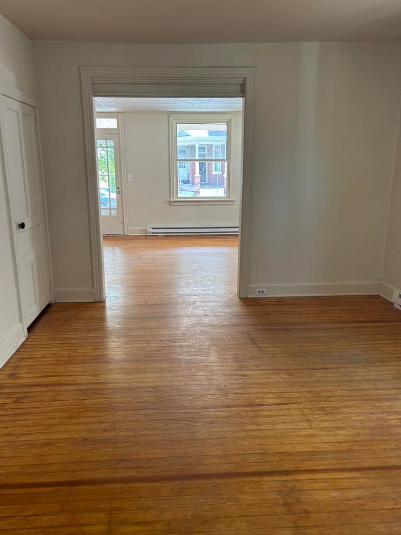 Middletown Apartment: 214 Catherine Street