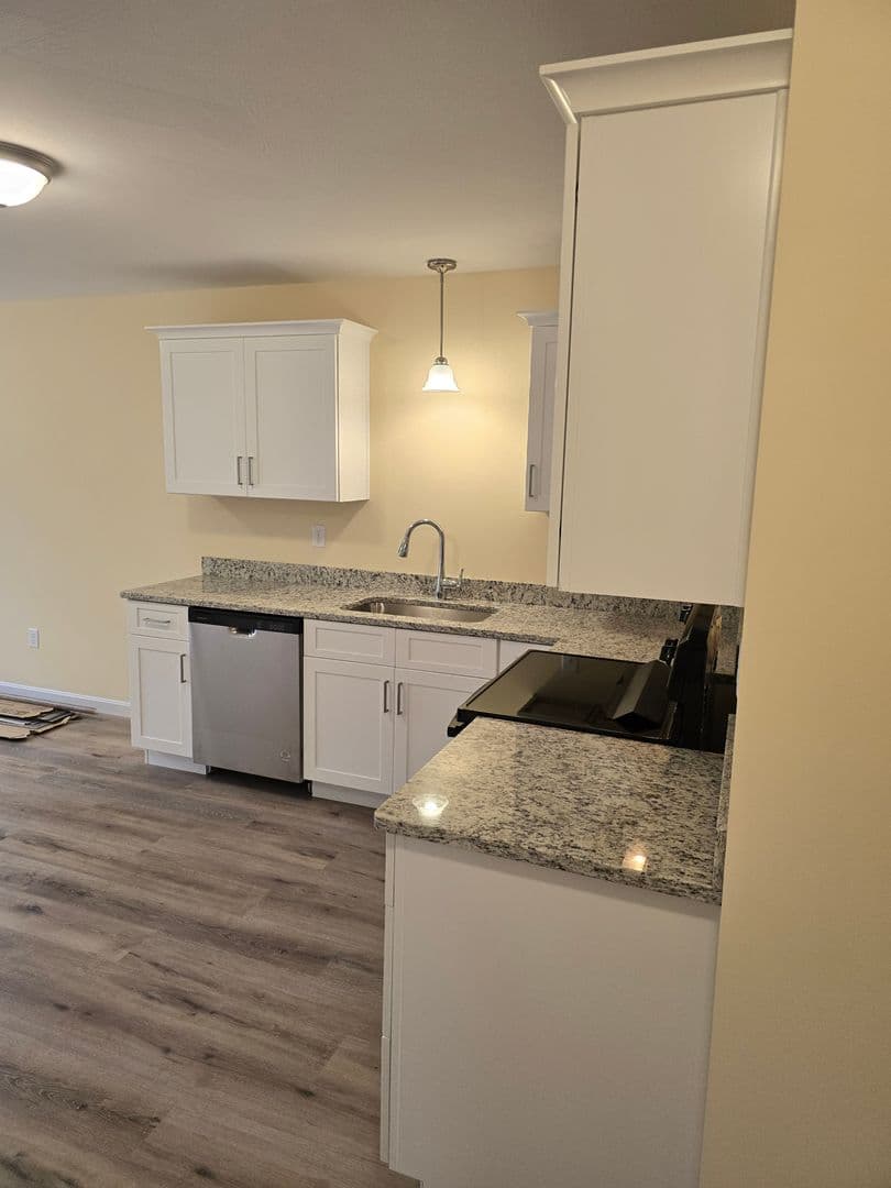 Hooksett Apartment: 2 Megway Ct.