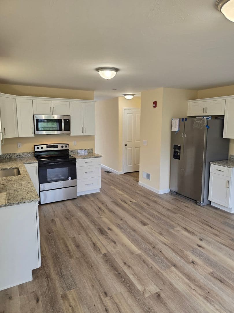 Hooksett Apartment: 2 Megway Ct.