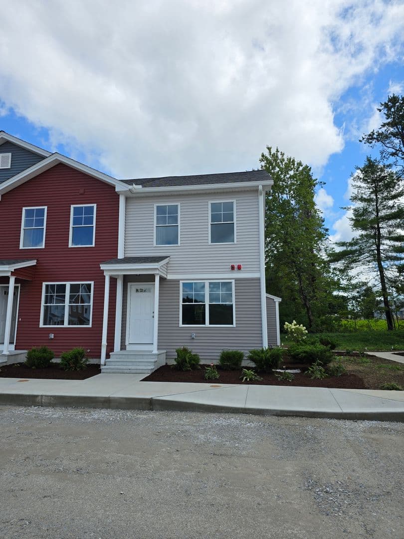 Hooksett Apartment: 2 Megway Ct.