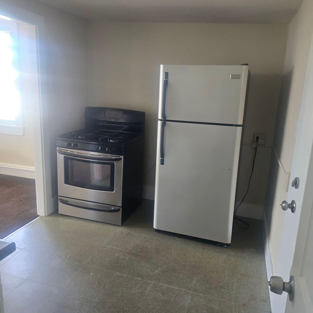 Manchester Apartment: 372 Amherst St