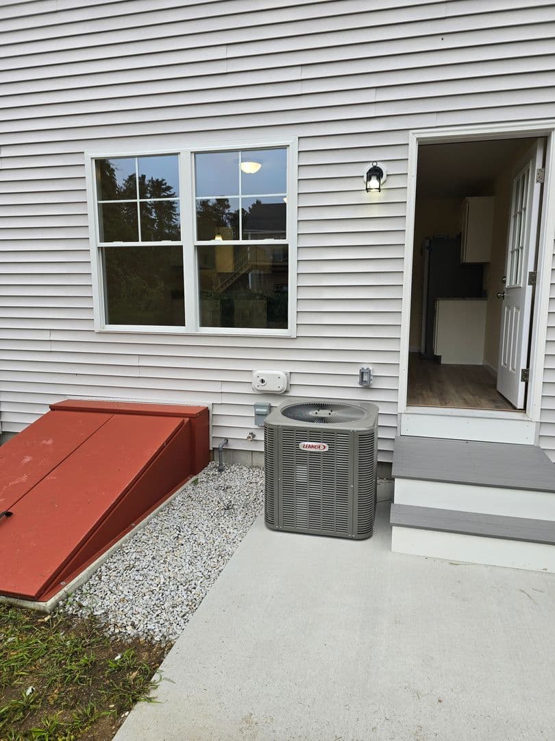 Hooksett Apartment: 2 Megway Ct.