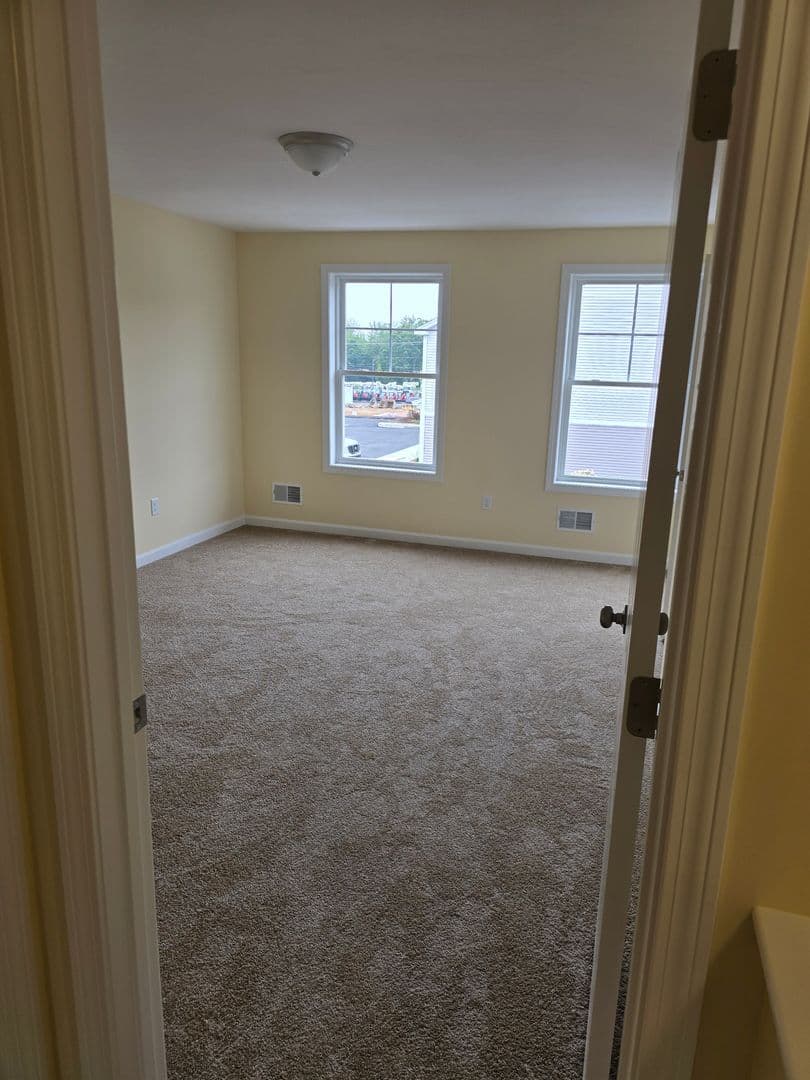 Hooksett Apartment: 2 Megway Ct.