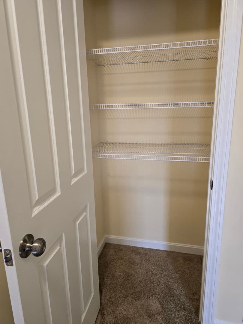 Hooksett Apartment: 2 Megway Ct.