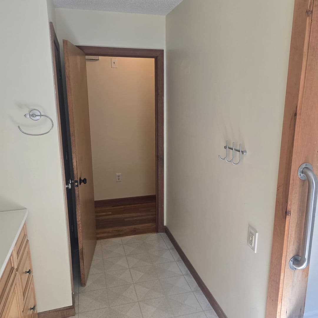 Manchester House: 432 Joseph Street Ext.