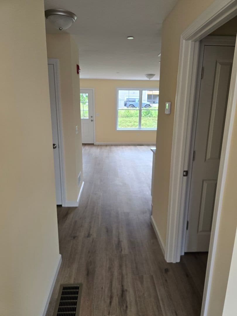 Hooksett Apartment: 2 Megway Ct.