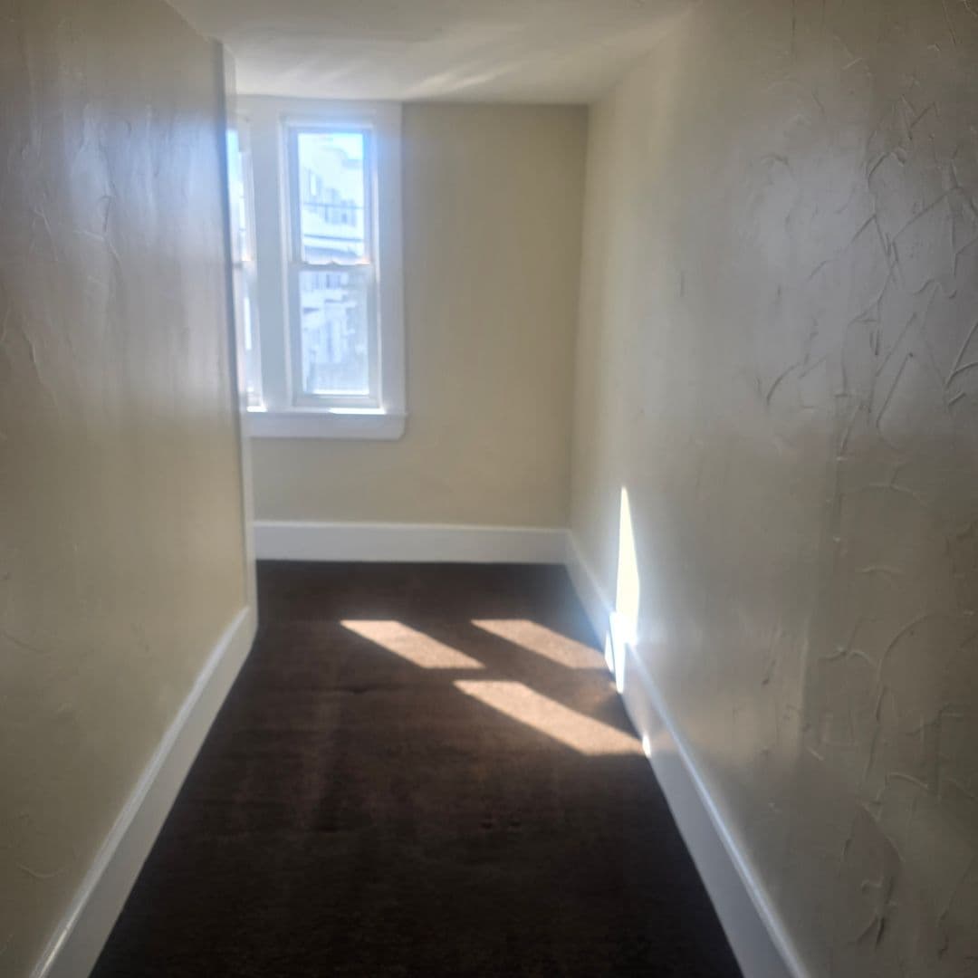 Manchester Apartment: 372 Amherst St
