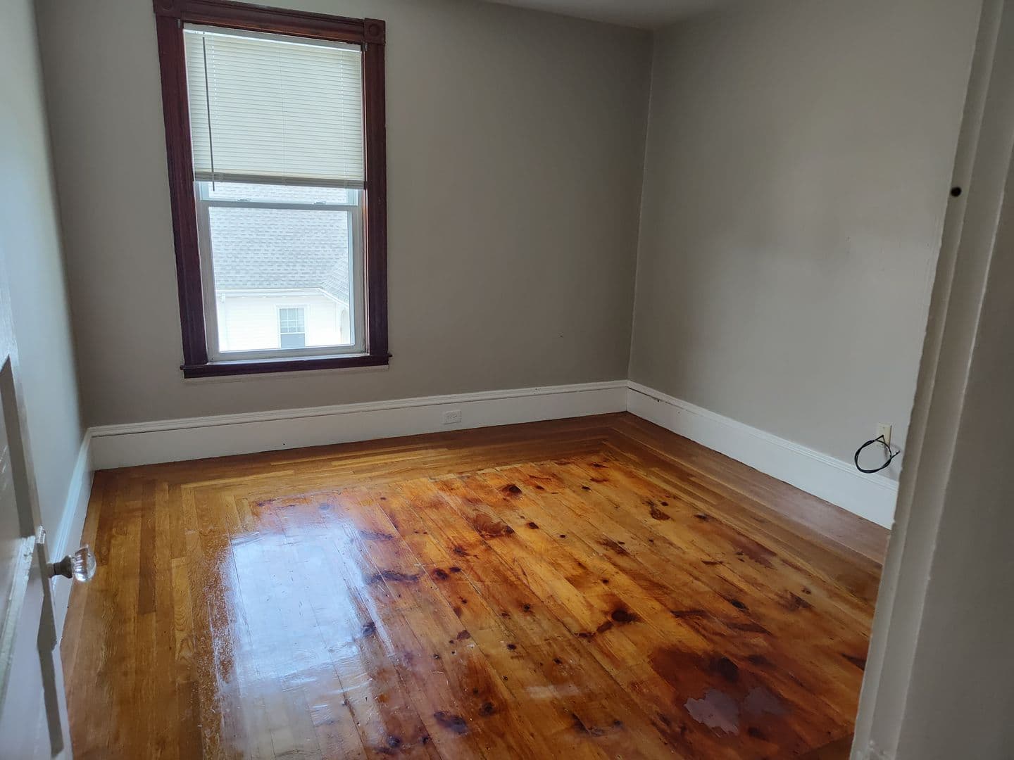 Manchester Apartment: 487 Cartier St