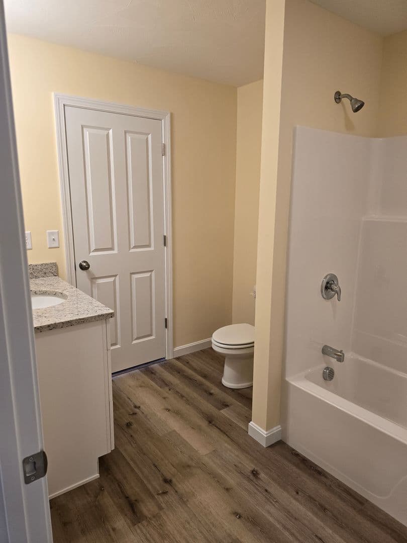 Hooksett Apartment: 2 Megway Ct.