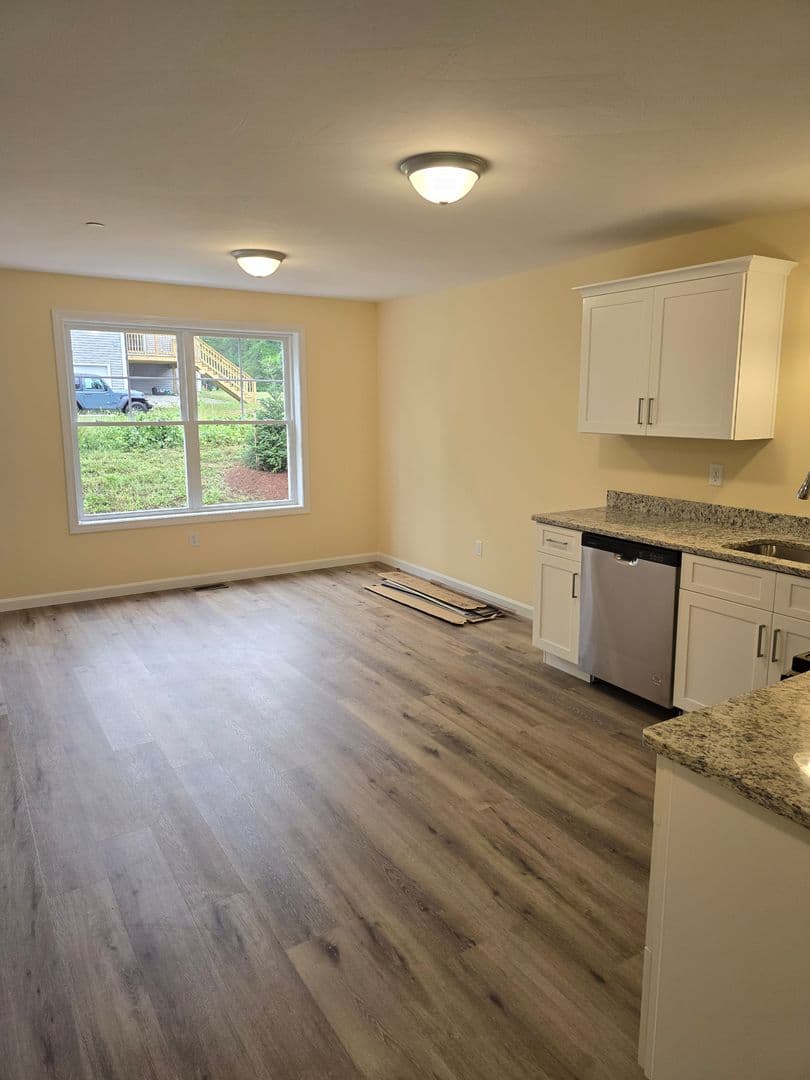 Hooksett Apartment: 2 Megway Ct.
