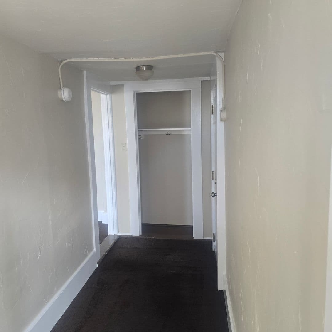 Manchester Apartment: 372 Amherst St