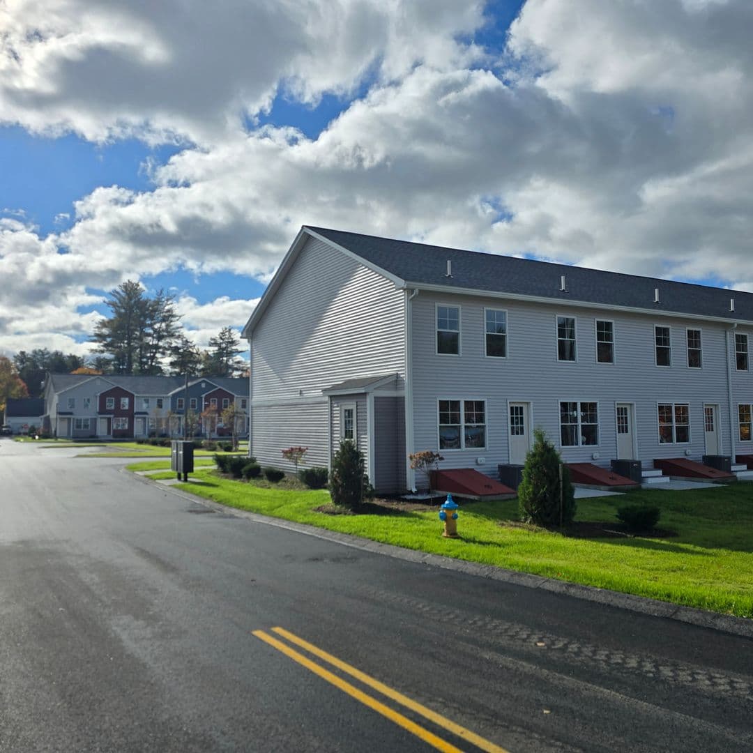 Hooksett Apartment: 2 Megway Ct.