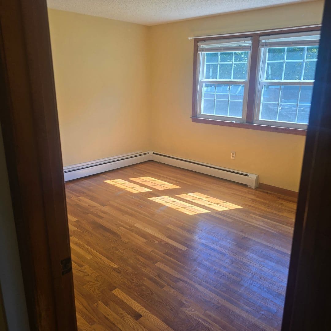 Manchester House: 432 Joseph Street Ext.