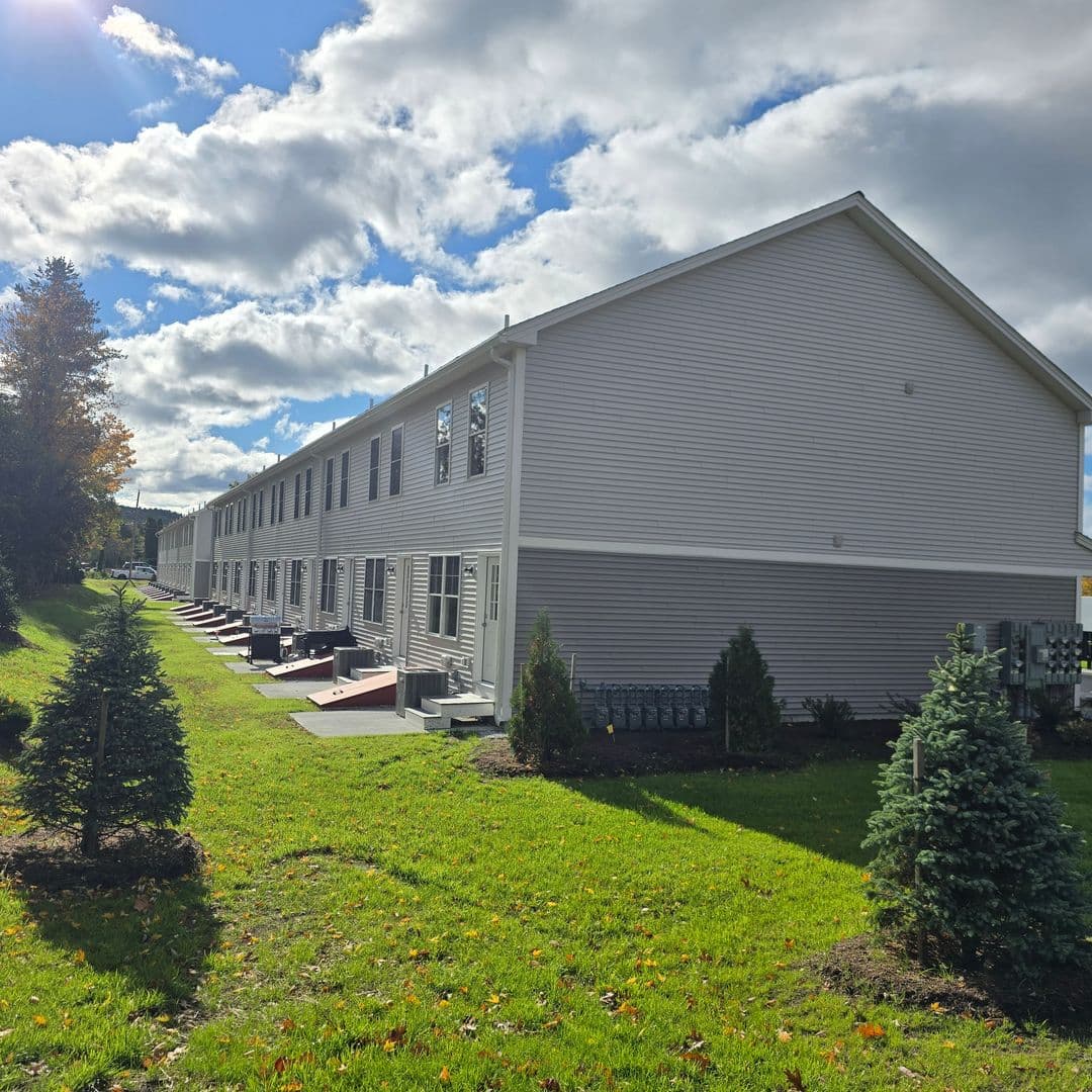 Hooksett Apartment: 2 Megway Ct.