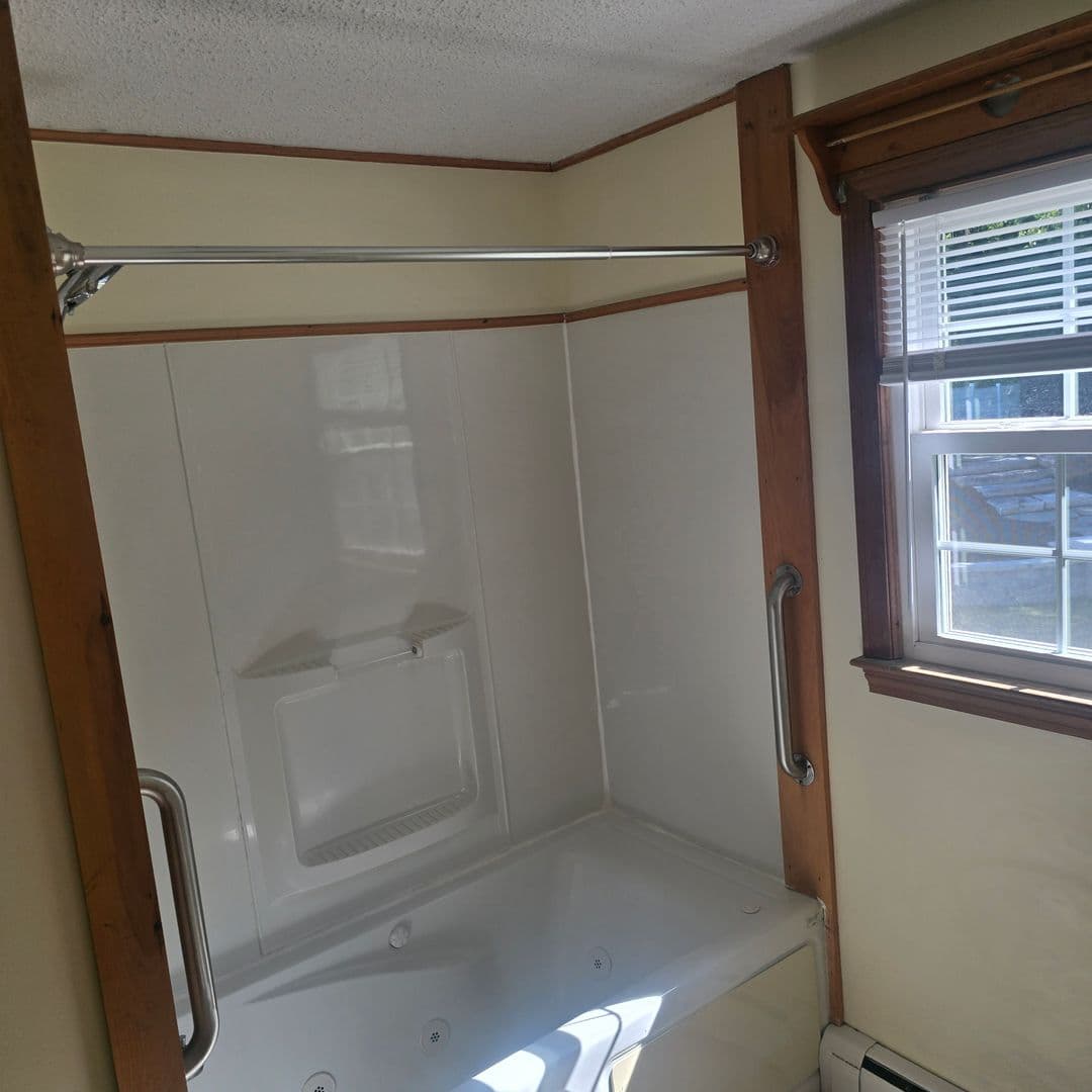 Manchester House: 432 Joseph Street Ext.