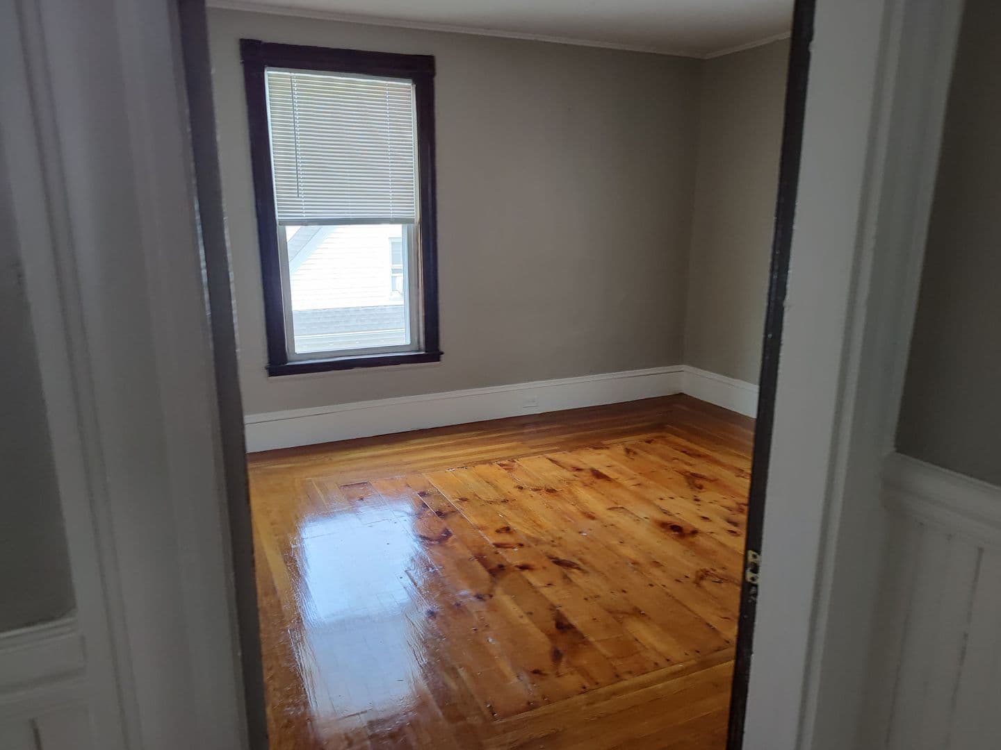 Manchester Apartment: 487 Cartier St