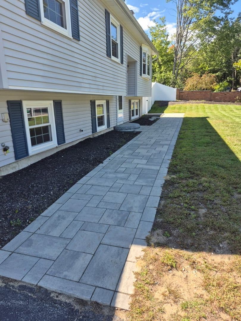 Manchester House: 432 Joseph Street Ext.