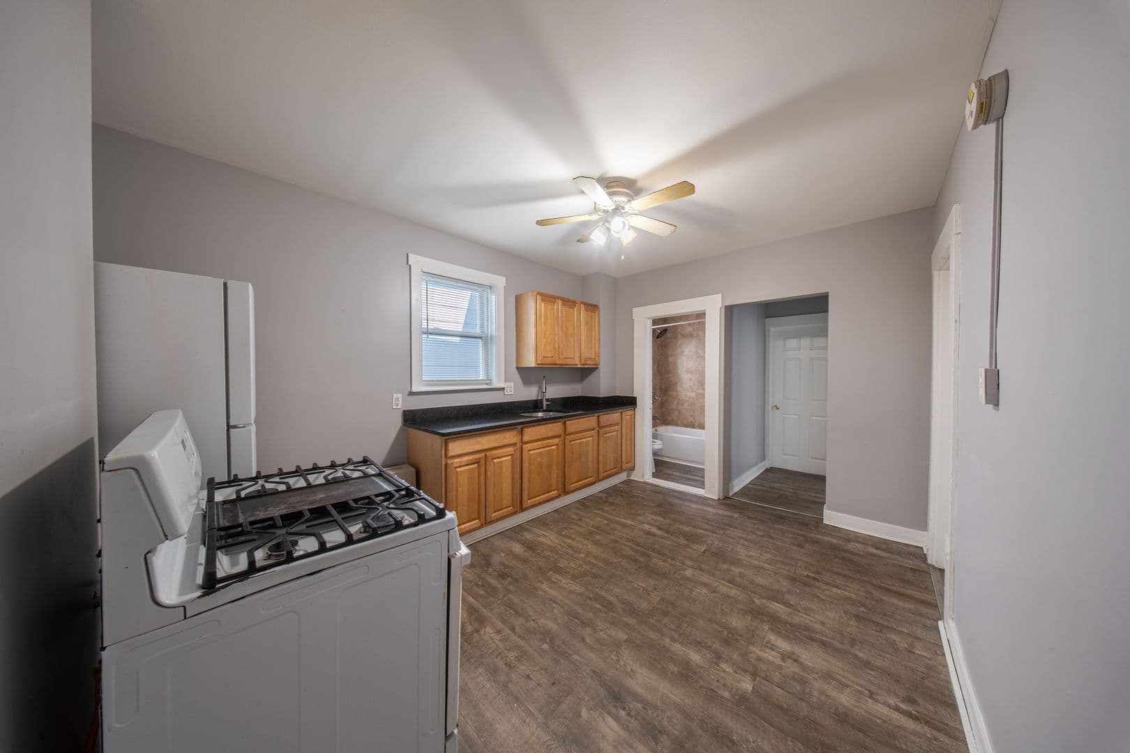 Manchester Apartment: 315 Cedar St