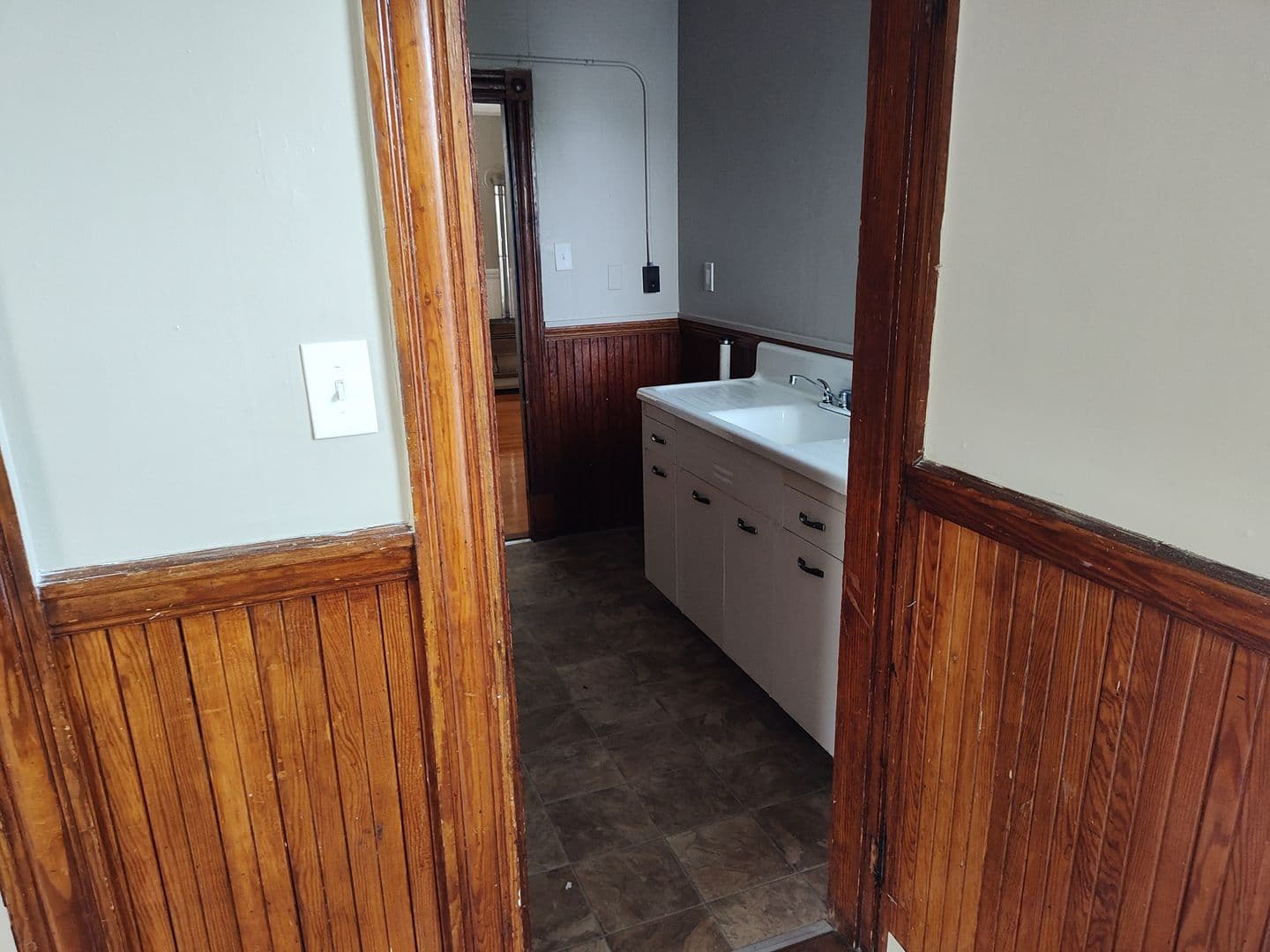 Manchester Apartment: 487 Cartier St
