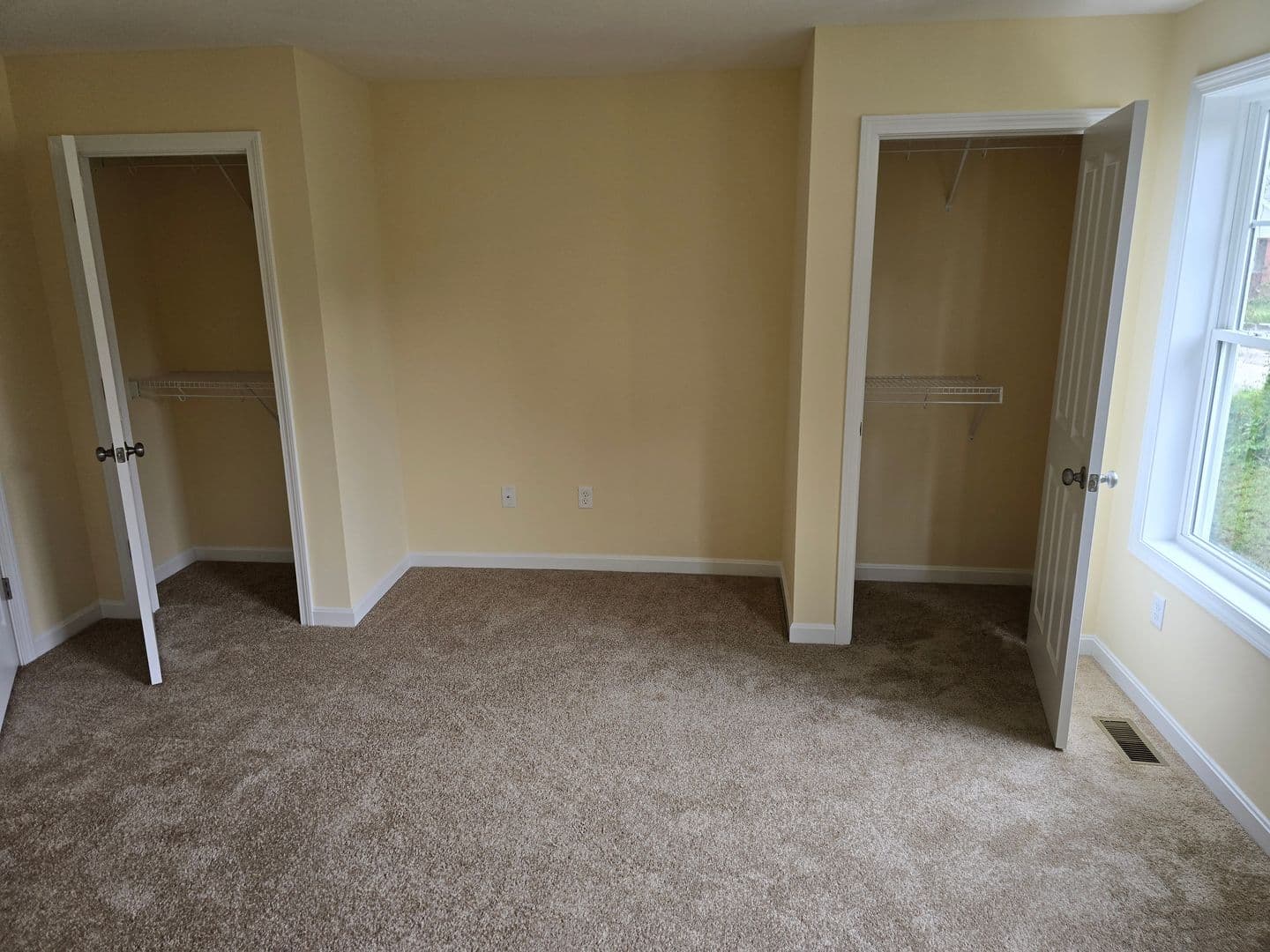 Hooksett Apartment: 2 Megway Ct.