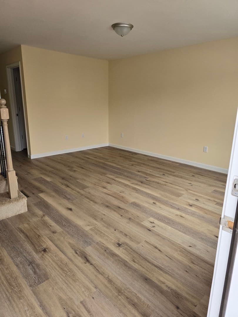 Hooksett Apartment: 2 Megway Ct.