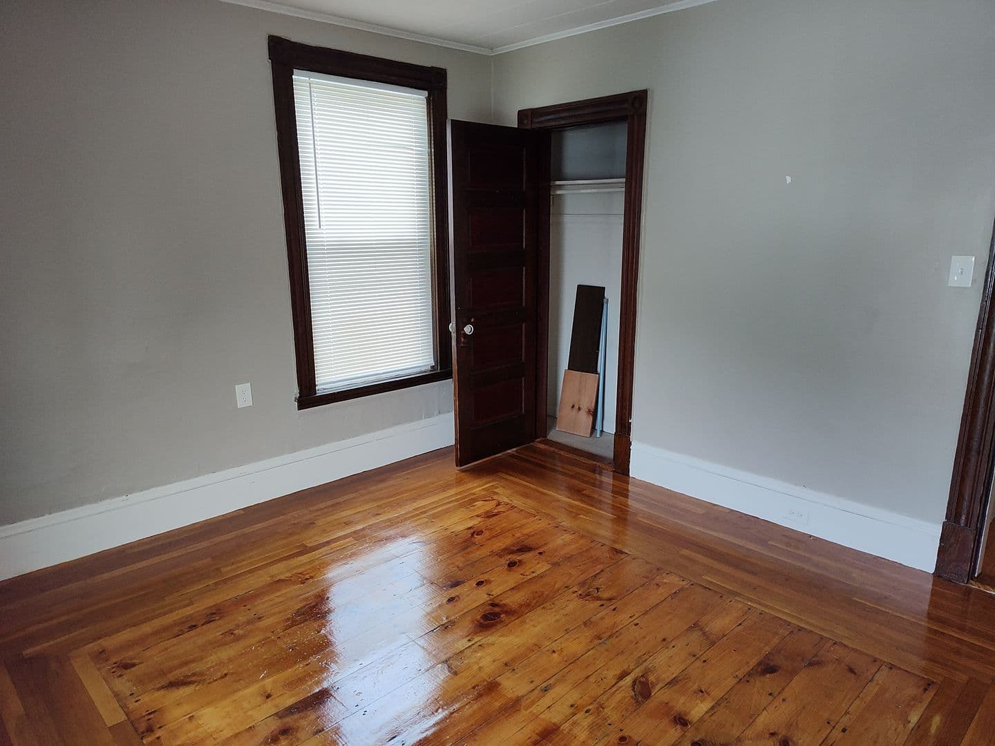 Manchester Apartment: 487 Cartier St