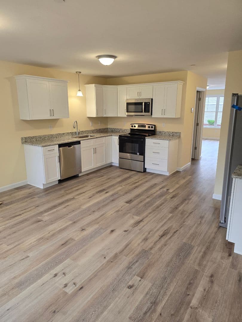 Hooksett Apartment: 2 Megway Ct.