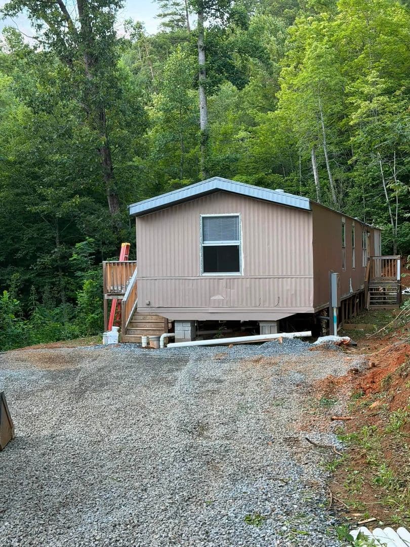 Sylva House: 85 Big League Rd.